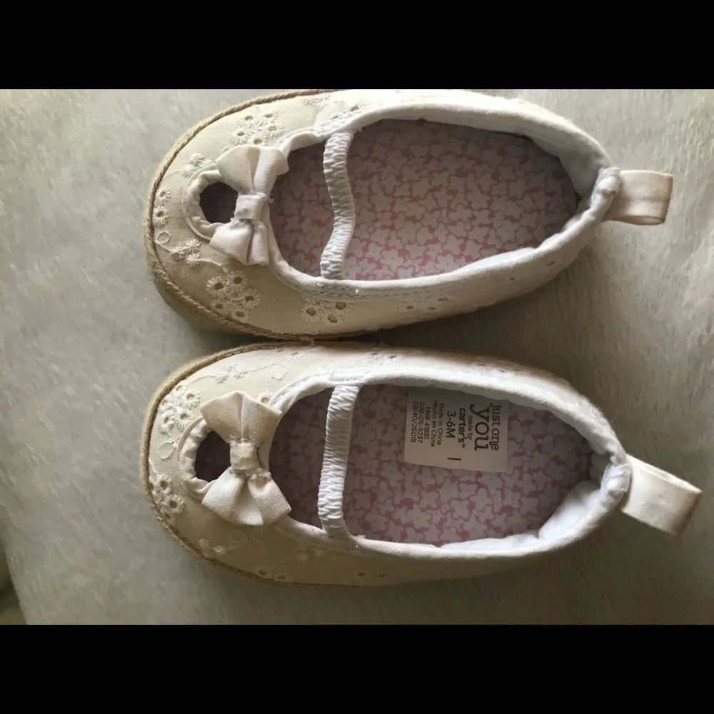 Adorable Baby Girl Bow Eyelet shoes